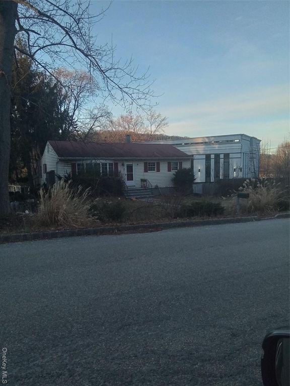 4 Duelk Avenue, Monroe, NY 10950