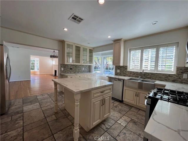 15483 Dickens Street, Sherman Oaks, CA 91403