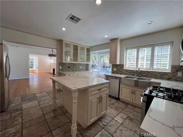 15483 Dickens Street, Sherman Oaks, CA 91403
