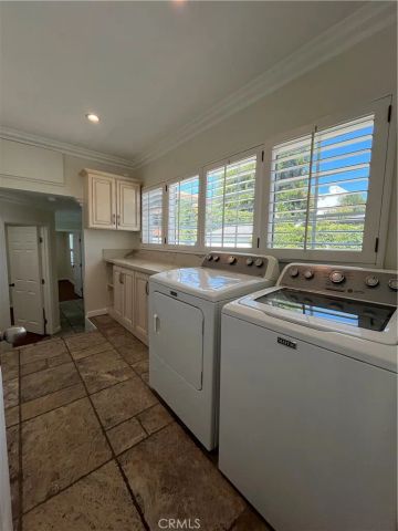 15483 Dickens Street, Sherman Oaks, CA 91403