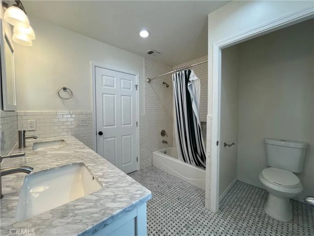 15483 Dickens Street, Sherman Oaks, CA 91403