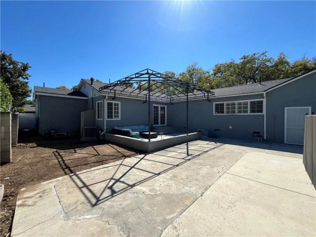 15483 Dickens Street, Sherman Oaks, CA 91403