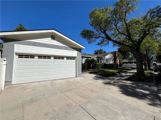 15483 Dickens Street, Sherman Oaks, CA 91403
