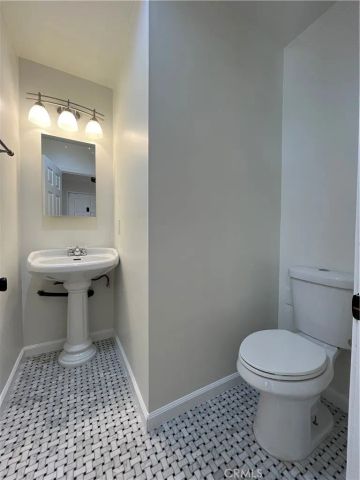 15483 Dickens Street, Sherman Oaks, CA 91403