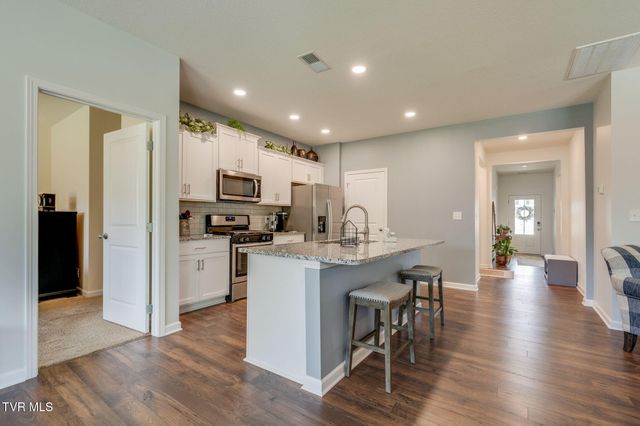 6854 Wildlife Circle, Piney Flats, TN 37686