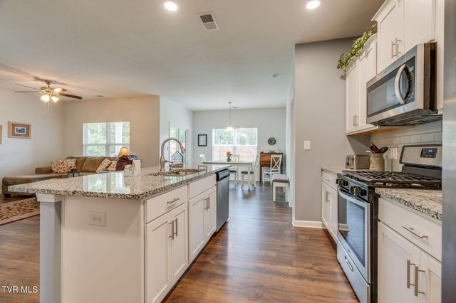 6854 Wildlife Circle, Piney Flats, TN 37686