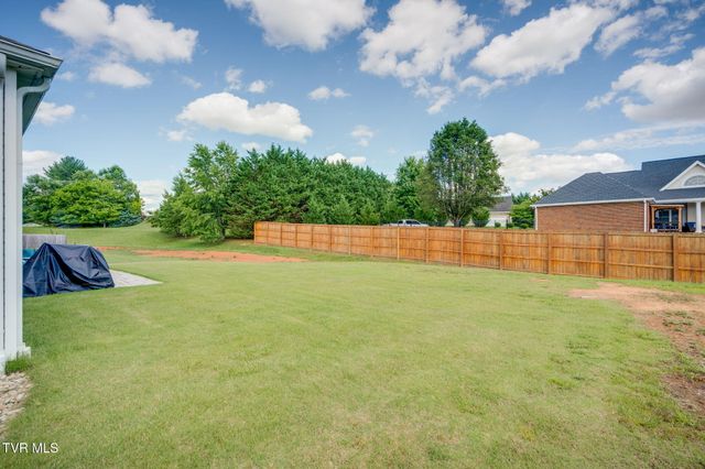 6854 Wildlife Circle, Piney Flats, TN 37686