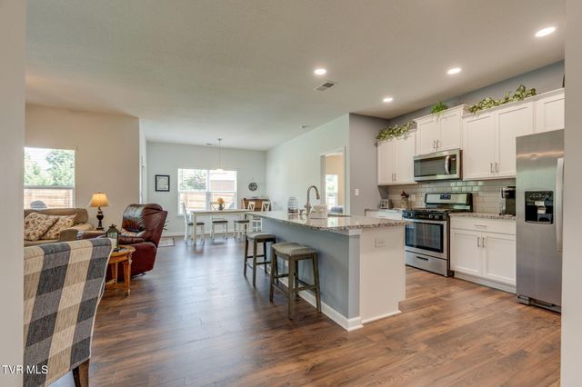 6854 Wildlife Circle, Piney Flats, TN 37686