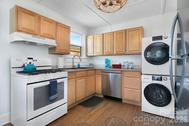 46 S Oaklawn Avenue, Brevard, NC 28712