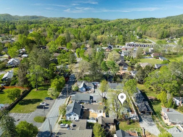 46 S Oaklawn Avenue, Brevard, NC 28712