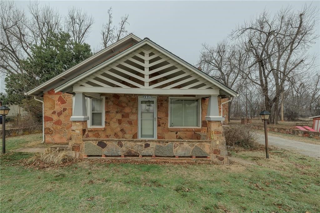 1315 S Division Street, Guthrie, OK 73044