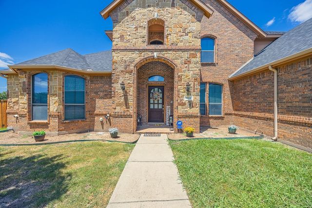 1011 Parview Circle, Grand Prairie, TX 75104