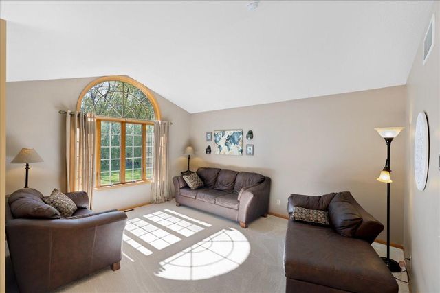 25647 Gustavus Court, Wyoming, MN 55092