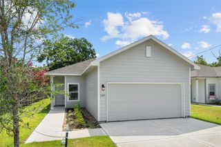 1105 S Fenner Avenue, Cleveland, TX 77327