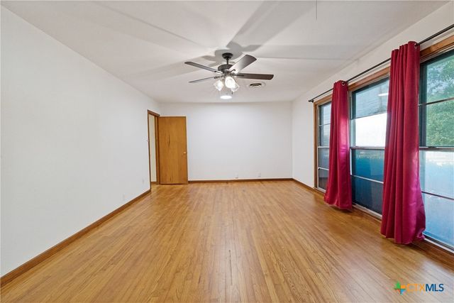1401 N East Street, Belton, TX 76513