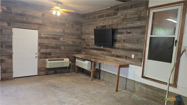 1401 N East Street, Belton, TX 76513