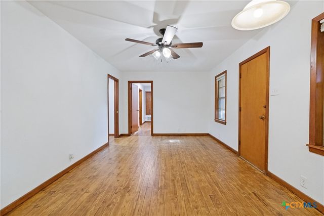 1401 N East Street, Belton, TX 76513