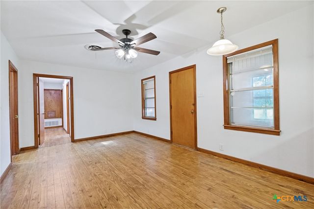 1401 N East Street, Belton, TX 76513