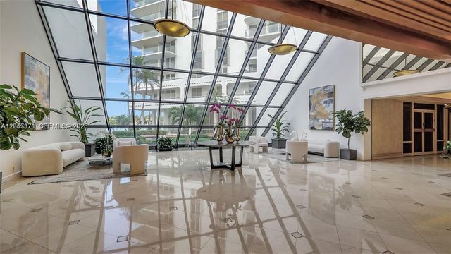 19707 Turnberry Way 16G, Aventura, FL 33180