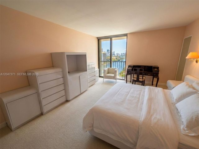 19707 Turnberry Way 16G, Aventura, FL 33180