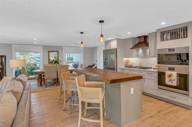 504 68TH STREET, Holmes Beach, FL 34217