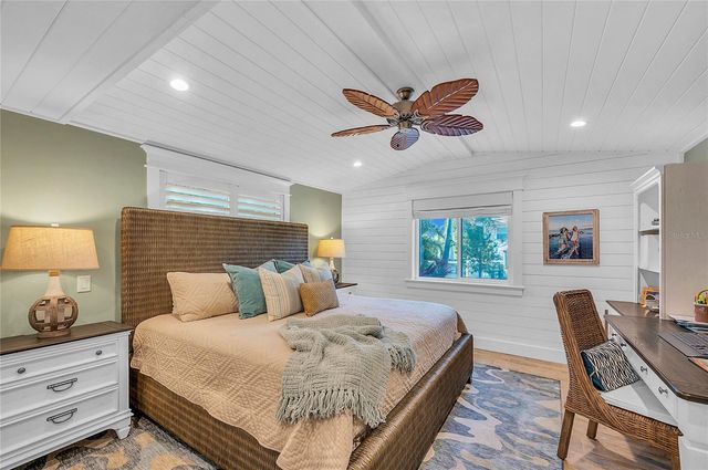 504 68TH STREET, Holmes Beach, FL 34217