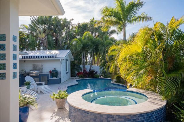 504 68TH STREET, Holmes Beach, FL 34217