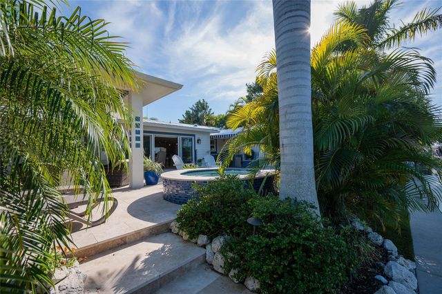 504 68TH STREET, Holmes Beach, FL 34217