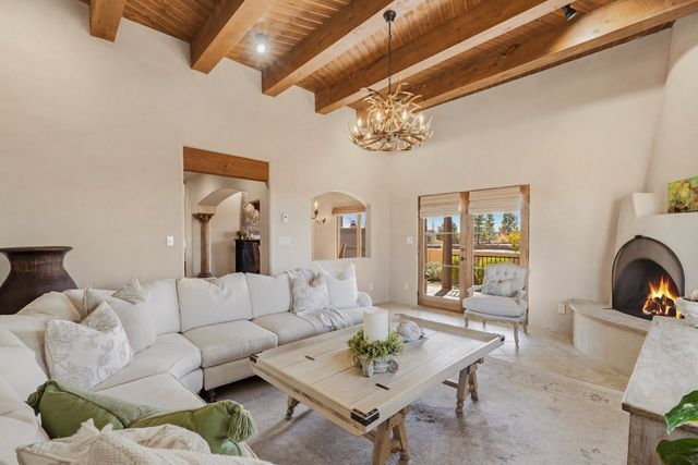 62 Avenida Frijoles, Santa Fe, NM 87507