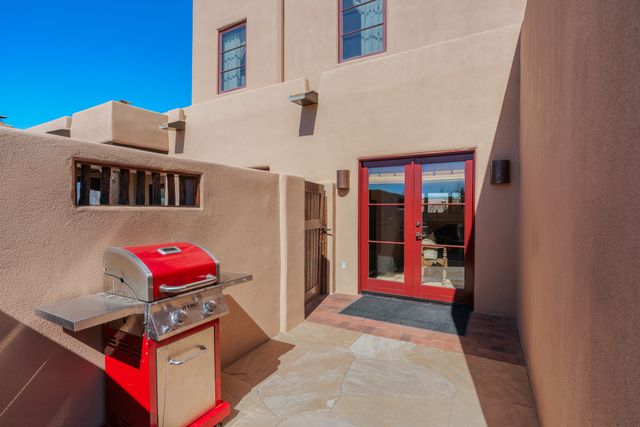 62 Avenida Frijoles, Santa Fe, NM 87507