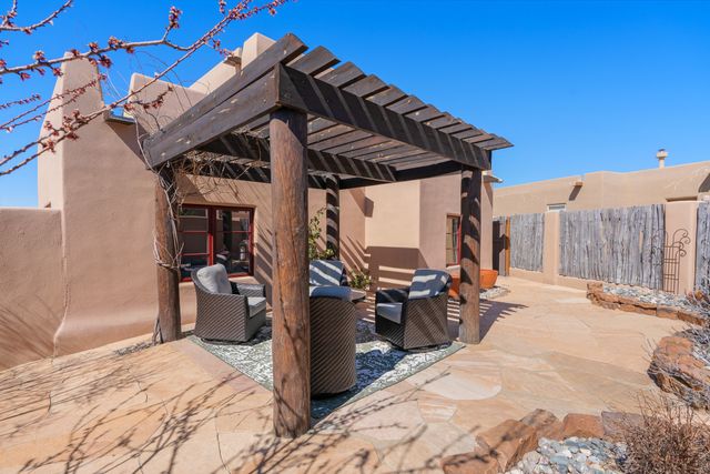 62 Avenida Frijoles, Santa Fe, NM 87507