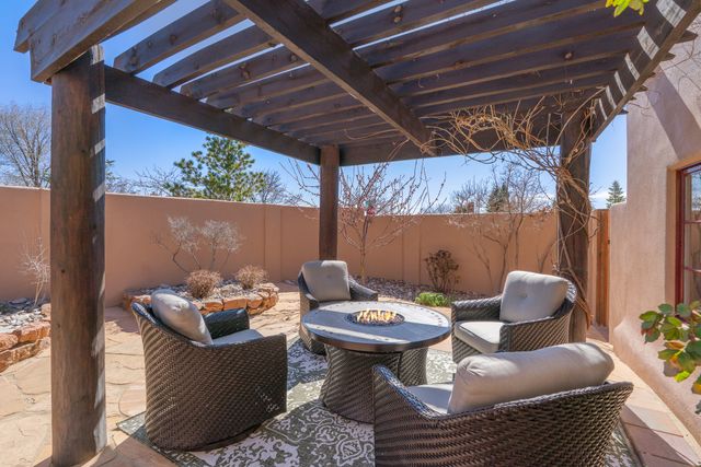 62 Avenida Frijoles, Santa Fe, NM 87507