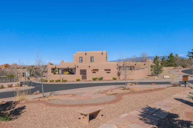 62 Avenida Frijoles, Santa Fe, NM 87507