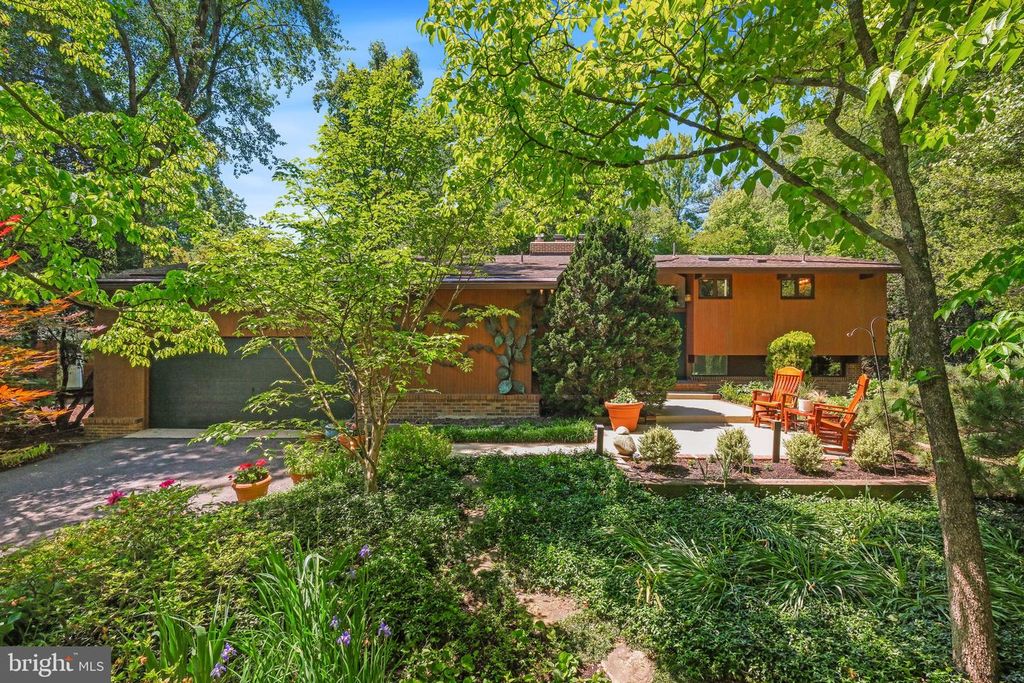 Image 1 of property listing at 7908 FENWAY RD, Bethesda, MD 20817