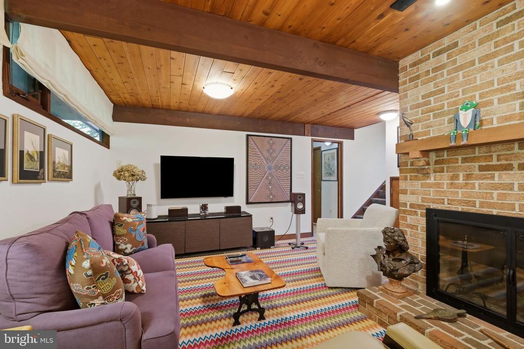 Image 24 of property listing at 7908 FENWAY RD, Bethesda, MD 20817