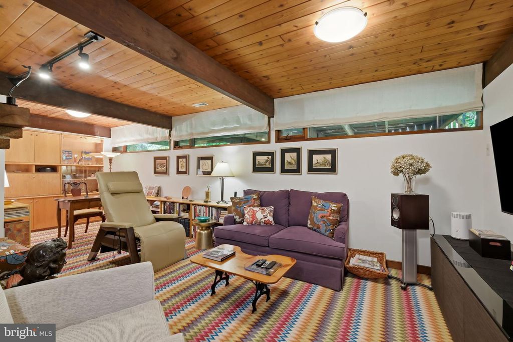 Image 25 of property listing at 7908 FENWAY RD, Bethesda, MD 20817