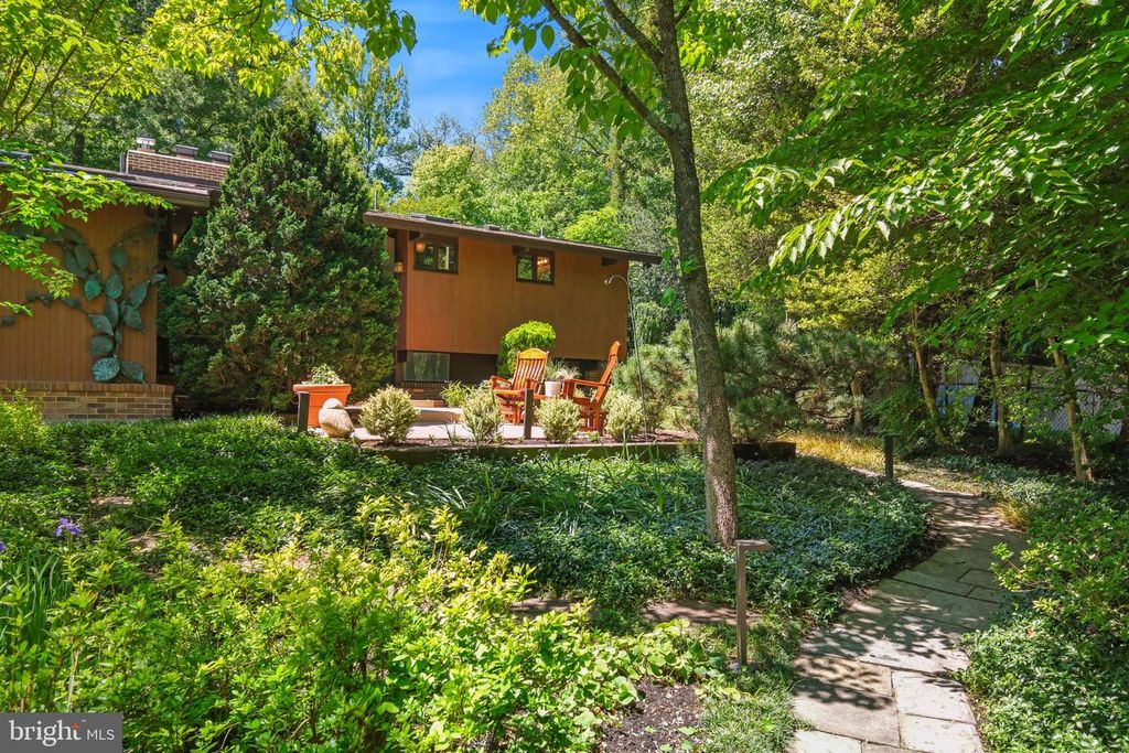 Image 35 of property listing at 7908 FENWAY RD, Bethesda, MD 20817