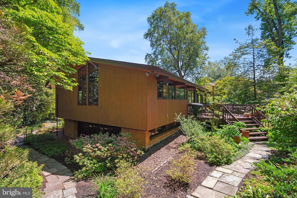 Image 37 of property listing at 7908 FENWAY RD, Bethesda, MD 20817