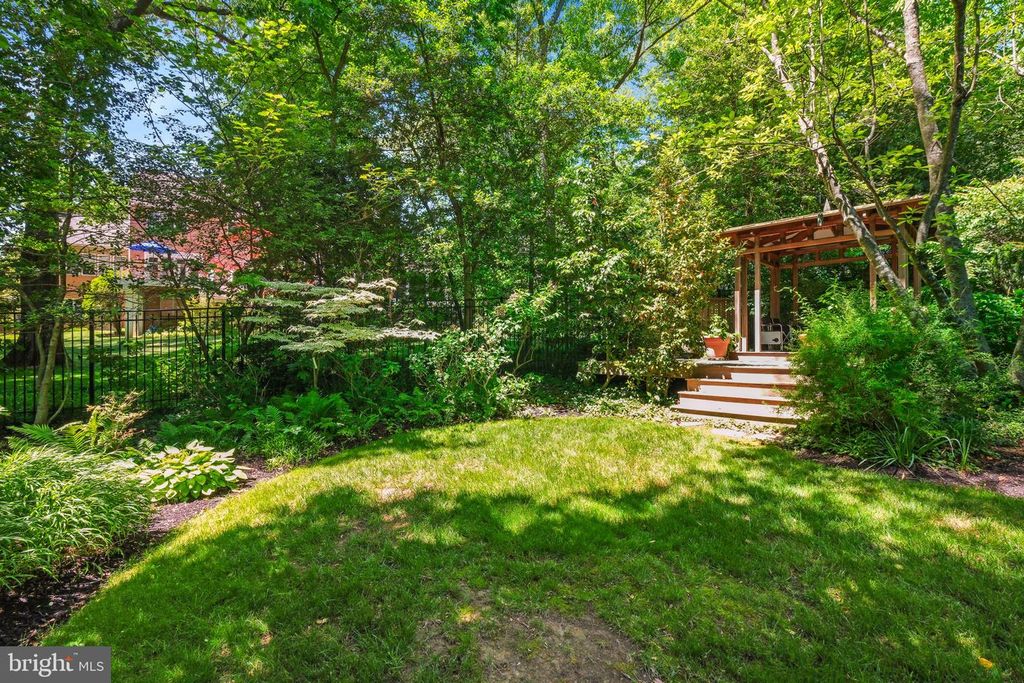 Image 38 of property listing at 7908 FENWAY RD, Bethesda, MD 20817