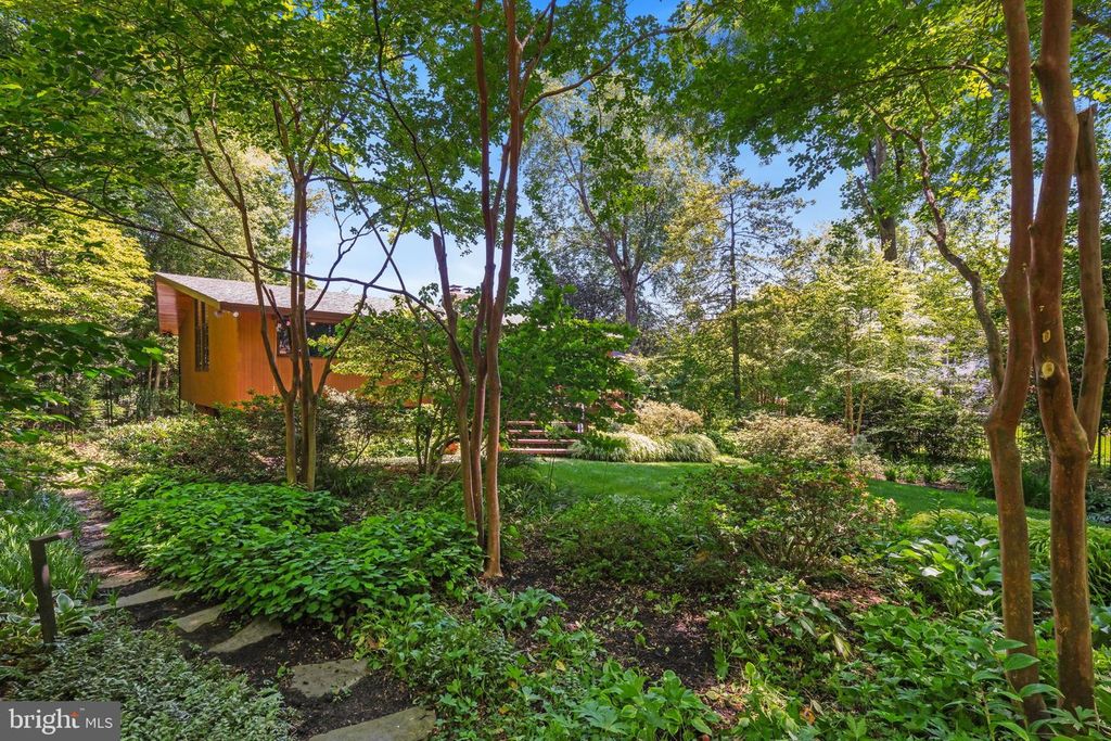 Image 41 of property listing at 7908 FENWAY RD, Bethesda, MD 20817