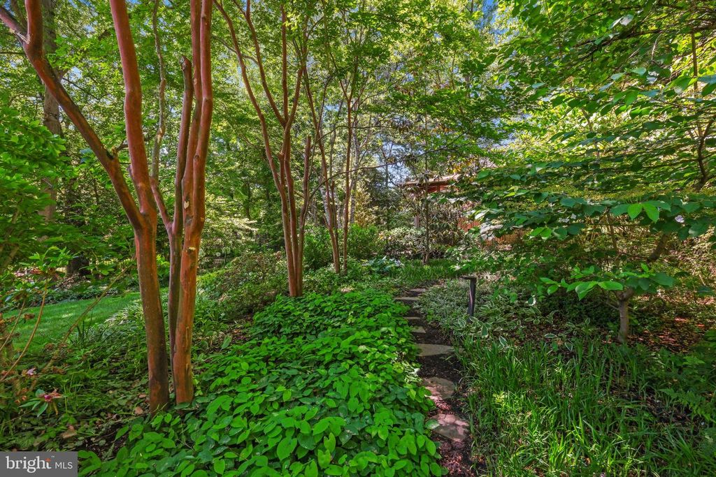 Image 43 of property listing at 7908 FENWAY RD, Bethesda, MD 20817