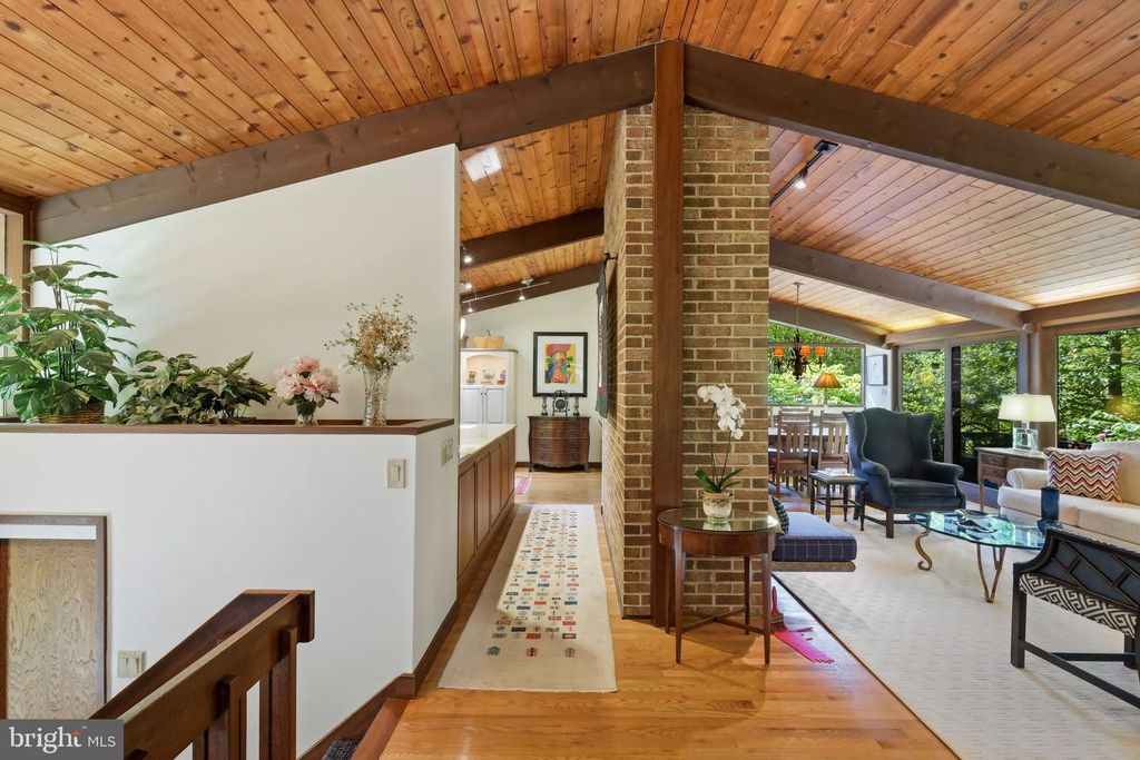 Image 6 of property listing at 7908 FENWAY RD, Bethesda, MD 20817