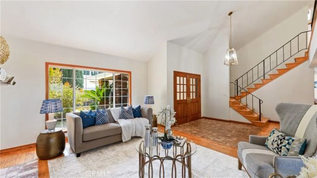3003 Mesa Verde Drive, Burbank, CA 91504