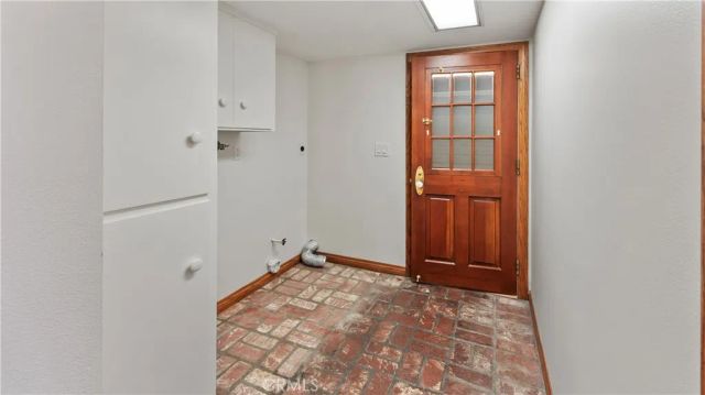 3003 Mesa Verde Drive, Burbank, CA 91504