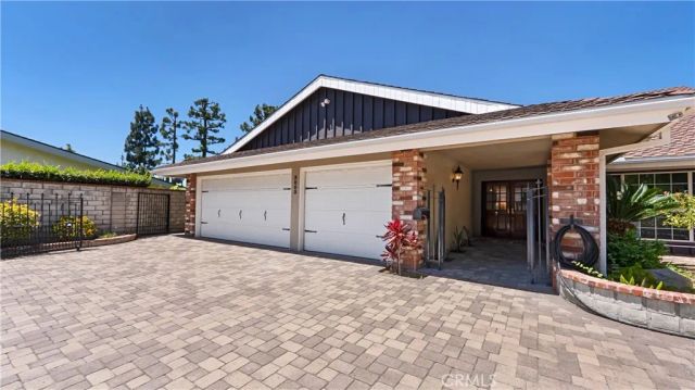 3003 Mesa Verde Drive, Burbank, CA 91504