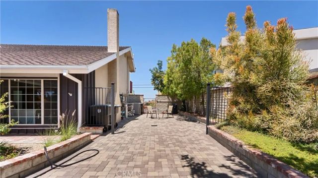 3003 Mesa Verde Drive, Burbank, CA 91504
