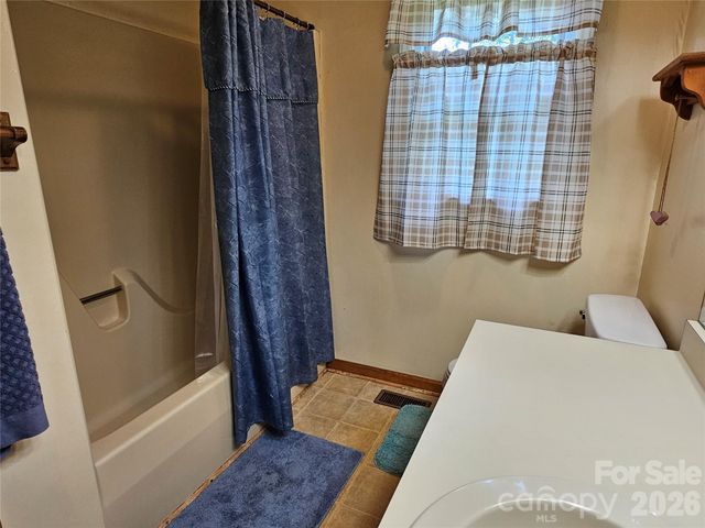 2648 Rose Place, Lenoir, NC 28645