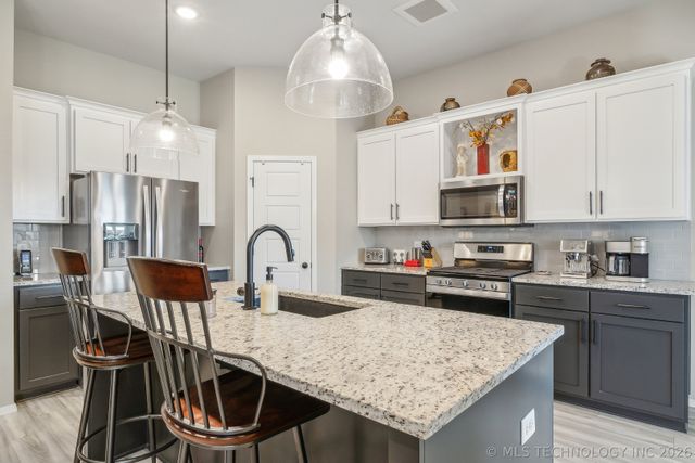 13010 E 125 Place N, Collinsville, OK 74021