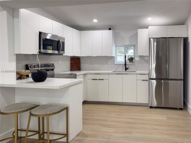 2255 NW 60th St, Miami, FL 33142