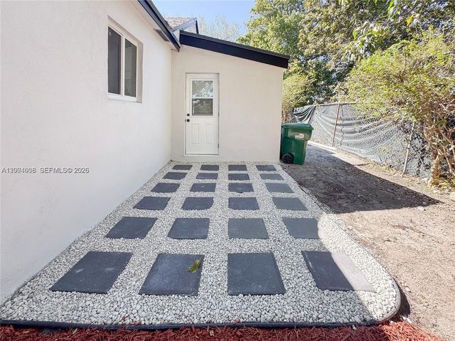 2255 NW 60th St, Miami, FL 33142